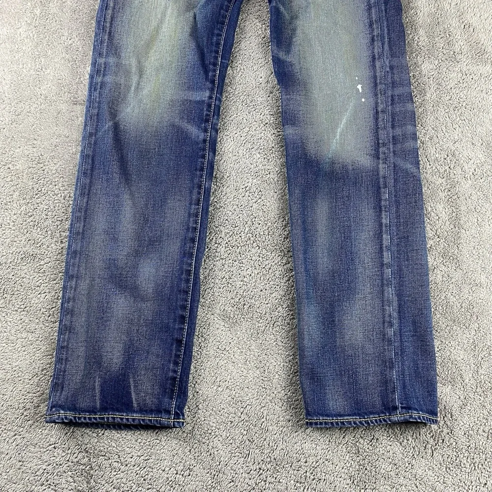 Levis some paint